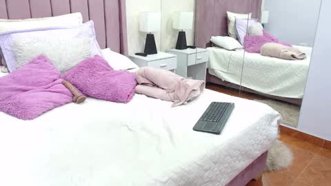 Snapshot of dorettaacreman chatting on 10/31/25, 01:23 Anny online show from 10/31/25, 01:23