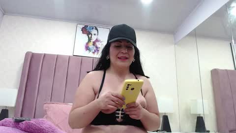 Snapshot of dorettaacreman chatting on 11/16/25, 12:44 Anny online show from 11/16/25, 12:44