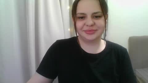 Snapshot of dori_cutie chatting on 03/19/26, 06:12 dori_cutie online show from 03/19/26, 06:12