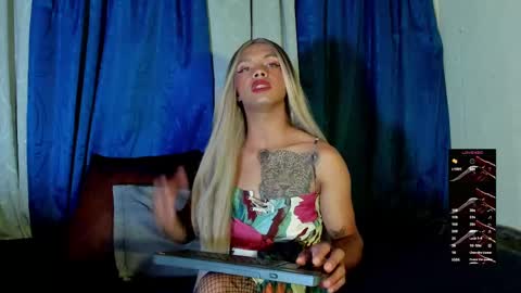 Snapshot of dorian_lev chatting on 10/11/25, 09:24 Nicolle online show from 10/11/25, 09:24