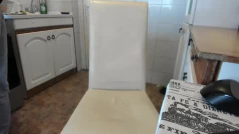 Snapshot of doriancretu95 chatting on 11/16/25, 09:37 menu below online show from 11/16/25, 09:37