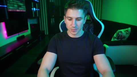 Dorian Reyes online show from 12/03/24, 01:41