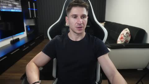 Dorian Reyes online show from 12/17/24, 11:27