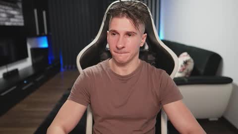 Snapshot of dorianreyes chatting on 11/04/25, 10:42 Dorian Reyes online show from 11/04/25, 10:42