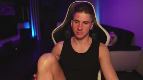 Snapshot of dorianreyes chatting on 11/05/25, 10:10 Dorian Reyes online show from 11/05/25, 10:10