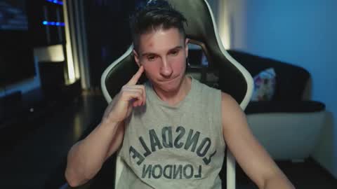 Snapshot of dorianreyes chatting on 11/08/25, 12:22 Dorian Reyes online show from 11/08/25, 12:22