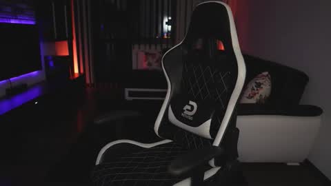 Snapshot of dorianreyes chatting on 11/24/25, 02:11 Dorian Reyes online show from 11/24/25, 02:11