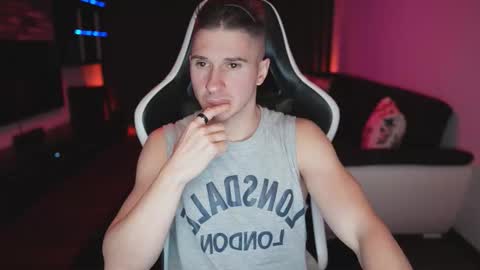 Snapshot of dorianreyes chatting on 11/24/25, 10:42 Dorian Reyes online show from 11/24/25, 10:42