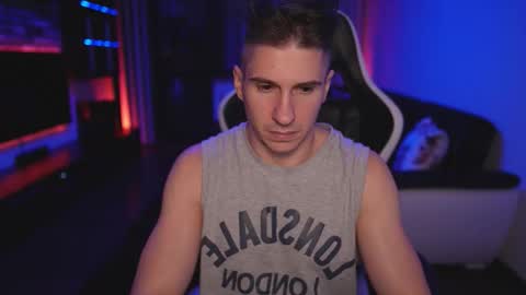 Snapshot of dorianreyes chatting on 11/26/25, 12:44 Dorian Reyes online show from 11/26/25, 12:44