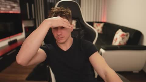 Snapshot of dorianreyes chatting on 12/04/25, 10:51 Dorian Reyes online show from 12/04/25, 10:51