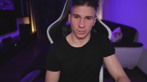 Snapshot of dorianreyes chatting on 12/14/25, 02:06 Dorian Reyes online show from 12/14/25, 02:06