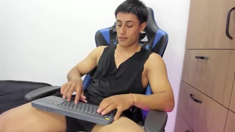 Snapshot of dorman_boy chatting on 11/05/25, 02:11 dorman_boy online show from 11/05/25, 02:11