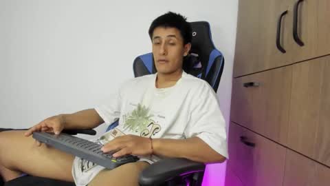 Snapshot of dorman_boy chatting on 11/12/25, 03:51 dorman_boy online show from 11/12/25, 03:51