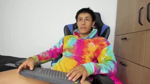 Snapshot of dorman_boy chatting on 11/23/25, 08:25 dorman_boy online show from 11/23/25, 08:25