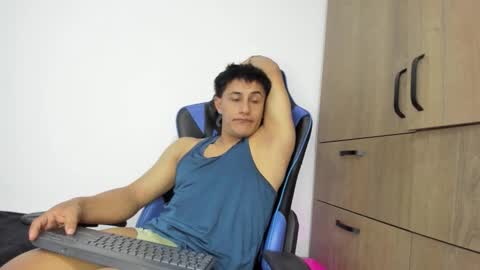 Snapshot of dorman_boy chatting on 11/28/25, 06:43 dorman_boy online show from 11/28/25, 06:43