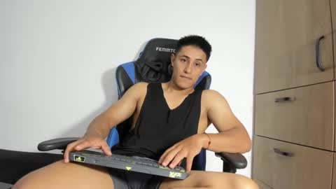 Snapshot of dorman_boy chatting on 02/27/26, 10:32 dorman_boy online show from 02/27/26, 10:32