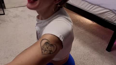 Snapshot of dorothy_meyer chatting on 11/19/25, 05:18 Dorothy Next stream on Monday at 3am-9am online show from 11/19/25, 05:18