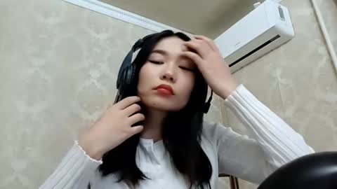 Snapshot of dorothygreene chatting on 10/09/25, 10:02 YuKi online show from 10/09/25, 10:02