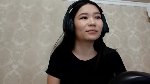 Snapshot of dorothygreene chatting on 10/15/25, 10:15 YuKi online show from 10/15/25, 10:15