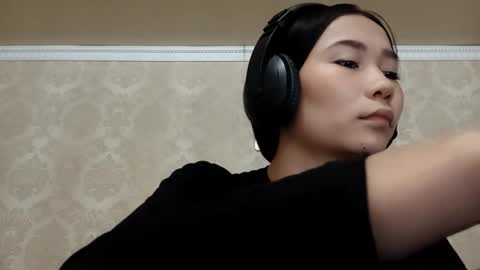 Snapshot of dorothygreene chatting on 10/18/25, 11:33 YuKi online show from 10/18/25, 11:33