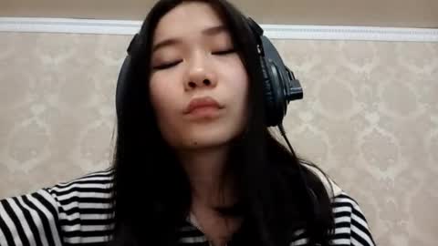 Snapshot of dorothygreene chatting on 10/21/25, 12:17 YuKi online show from 10/21/25, 12:17