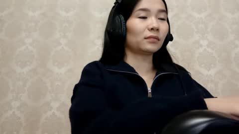 Snapshot of dorothygreene chatting on 10/31/25, 06:31 YuKi online show from 10/31/25, 06:31