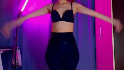 Snapshot of dorotty_ chatting on 10/20/25, 02:45 Your Dorotty online show from 10/20/25, 02:45