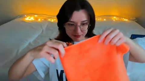 Snapshot of dorotty_ chatting on 12/05/25, 04:32 Your Dorotty online show from 12/05/25, 04:32