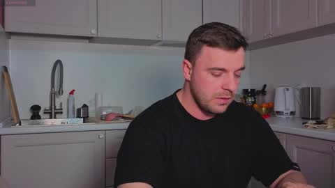 Snapshot of dosilasa chatting on 11/30/25, 04:11 Sasha online show from 11/30/25, 04:11