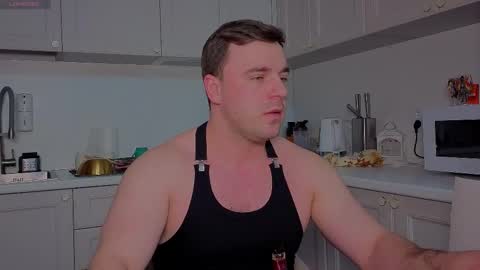 Snapshot of dosilasa chatting on 12/18/25, 04:57 Sasha online show from 12/18/25, 04:57