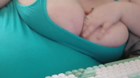 Snapshot of doublecherrybombxo chatting on 06/27/26, 05:29 Cherri online show from 06/27/26, 05:29
