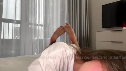 Snapshot of doublecuties chatting on 12/29/24, 05:21 Lana  Eva  dont forget to give us a thumb up online show from 12/29/24, 05:21