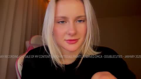 Snapshot of doublecuties chatting on 01/10/25, 08:04 Lana  Eva  dont forget to give us a thumb up online show from 01/10/25, 08:04