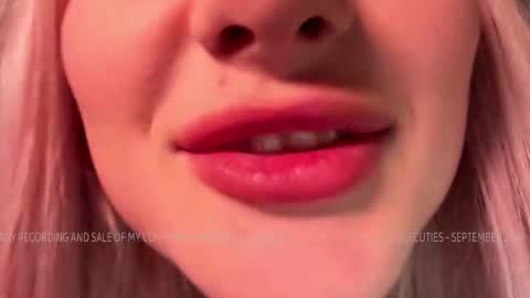Snapshot of doublecuties chatting on 09/20/25, 08:21 Lana  Eva  dont forget to give us a thumb up online show from 09/20/25, 08:21