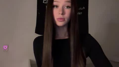 MOLLYYYY dont forget to give me a thumb up online show from 10/09/25, 12:58