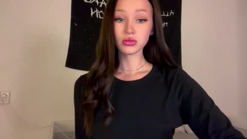 MOLLYYYY dont forget to give me a thumb up online show from 10/17/25, 01:03