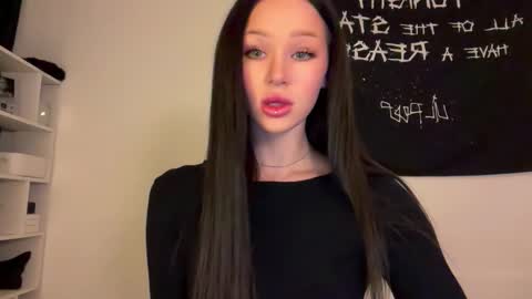 MOLLYYYY dont forget to give me a thumb up online show from 10/21/25, 02:12