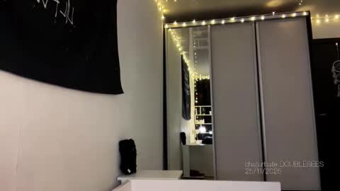 MOLLYYYY dont forget to give me a thumb up online show from 11/25/25, 09:31