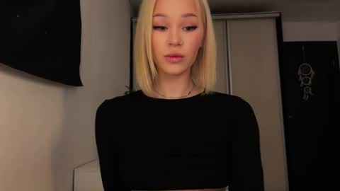 MOLLYYYY dont forget to give me a thumb up online show from 04/30/26, 01:23