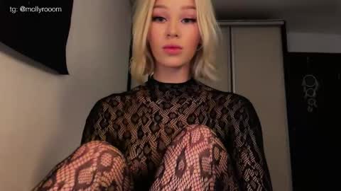 MOLLYYYY dont forget to give me a thumb up online show from 06/01/26, 02:19