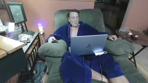 Snapshot of doubletrouble59 chatting on 10/20/25, 04:46 Double Trouble online show from 10/20/25, 04:46