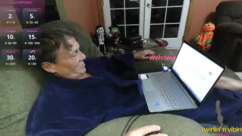 Snapshot of doubletrouble59 chatting on 10/27/25, 04:27 Double Trouble online show from 10/27/25, 04:27