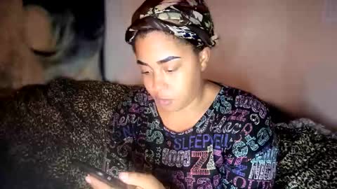 Snapshot of dove_love22 chatting on 11/23/25, 02:33 dove_love22 online show from 11/23/25, 02:33