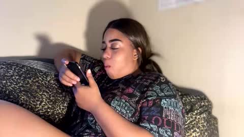 Snapshot of dove_love22 chatting on 12/17/25, 04:24 dove_love22 online show from 12/17/25, 04:24