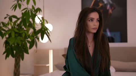 Snapshot of dovia chatting on 09/30/25, 06:18 . . online show from 09/30/25, 06:18