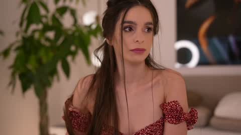 Snapshot of dovia chatting on 10/26/25, 07:03 . . online show from 10/26/25, 07:03