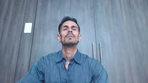 Snapshot of draco_dante chatting on 12/18/25, 09:43 charles online show from 12/18/25, 09:43