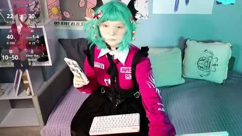 Snapshot of draculaura_ chatting on 04/26/26, 10:35 Draculaura online show from 04/26/26, 10:35