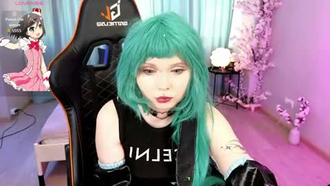 Snapshot of draculaura_ chatting on 05/17/26, 10:22 Draculaura online show from 05/17/26, 10:22