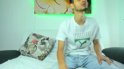 Snapshot of drake_and_zara chatting on 11/28/25, 11:57 Drake and Zara online show from 11/28/25, 11:57